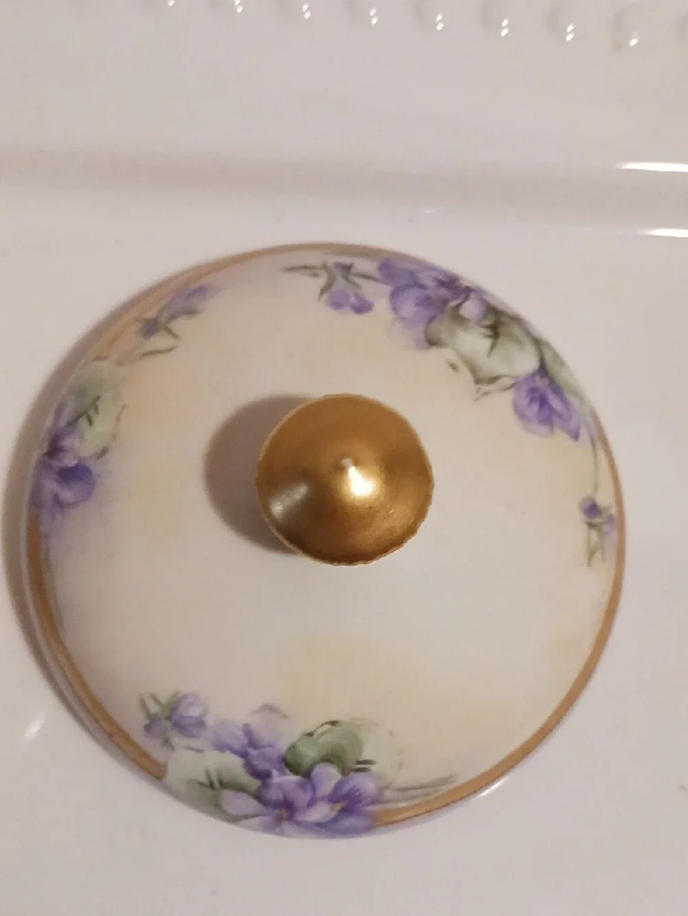 Limoges White Porcelain Violet Flower Design Trinket Box with Gold Trim &  Feet